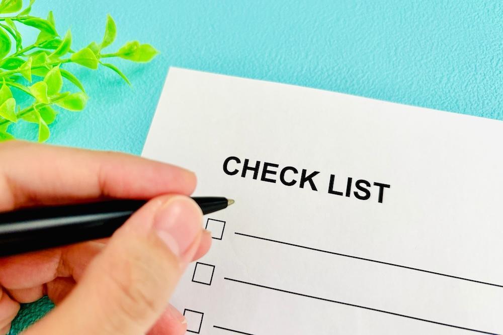 Hand filling in a checklist